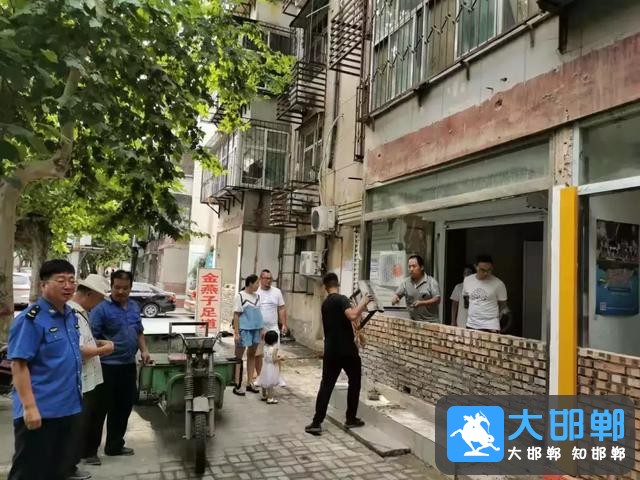 邯郸邯山区又有54间破墙开店门市被封堵-3.jpg
