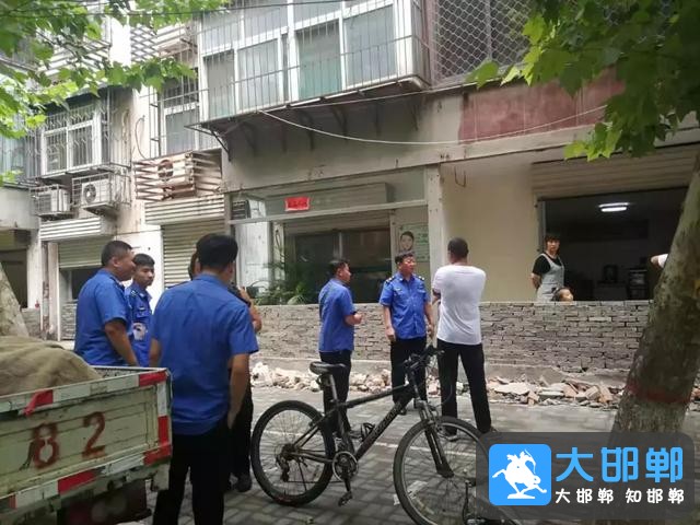 邯郸邯山区又有54间破墙开店门市被封堵-6.jpg